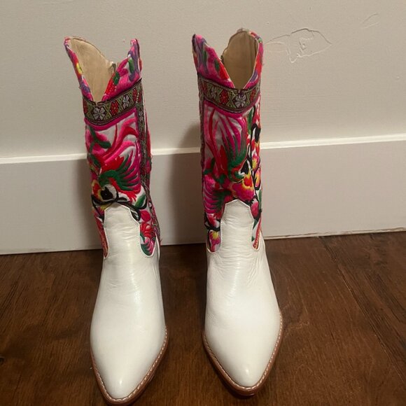 MOMO Flower Embroidered Cowboy Boots - Picture 1 of 6